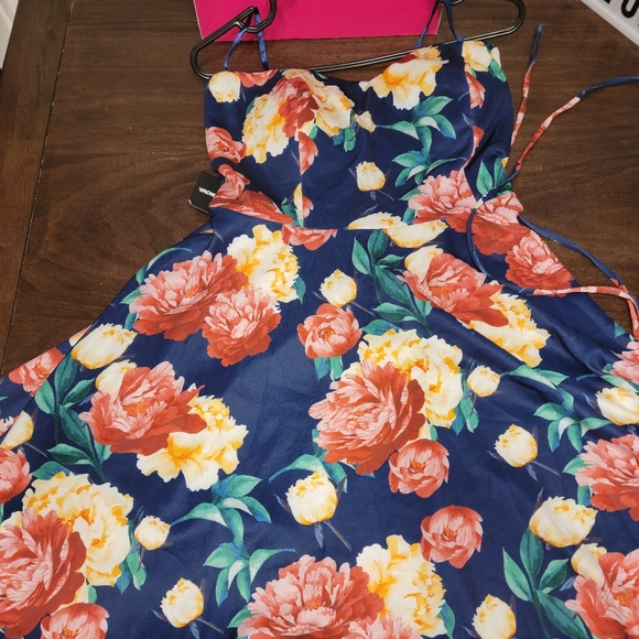 Floral dress - Picture 3 of 3